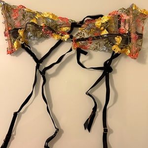 VS /Dream Angels /Floral Lace Garter Belt